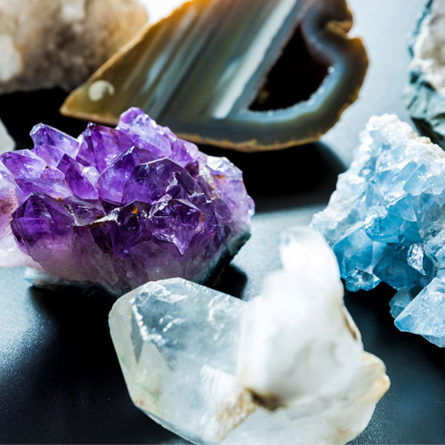 Colares Decorativos E Pedras Naturais: Jóias Para Vestir O Lar