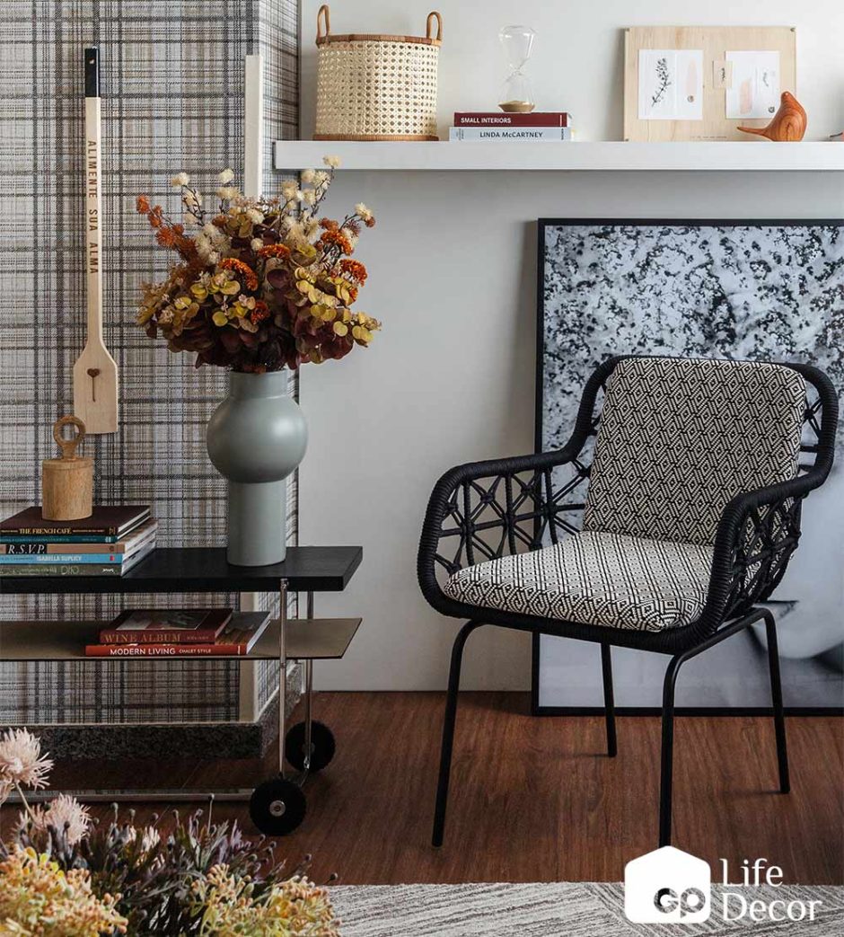 Poltrona Physalis Preta (Pronta Entrega) - De R$3.680 Por R$1.840