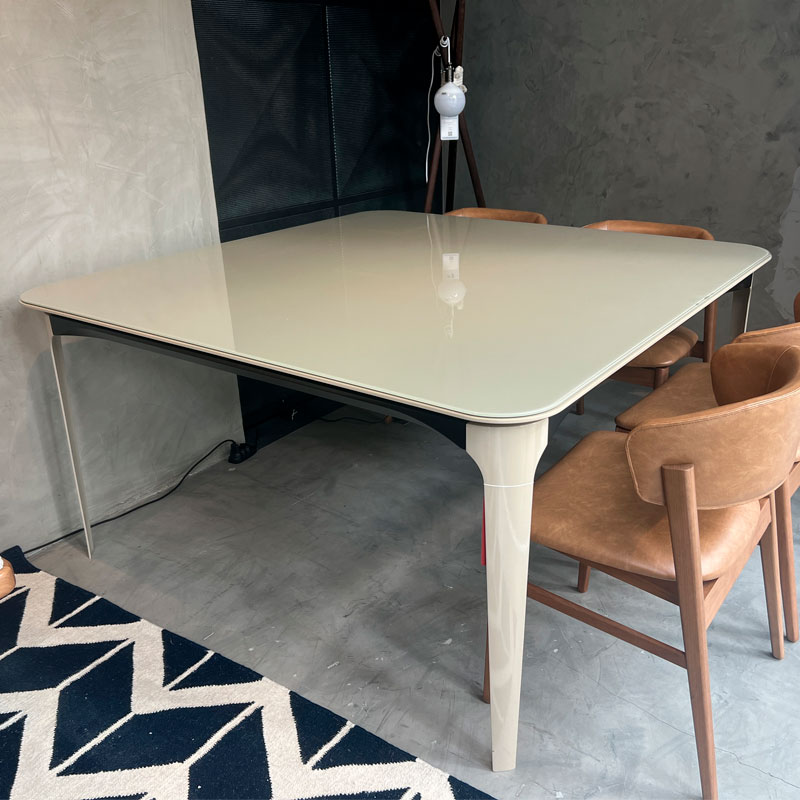 Mesa de Jantar Castro (Pronta-Entrega) - De R$21.400 Por R$6.420