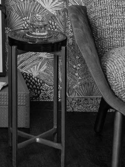 Mesa Apoio Vidro (Pronta Entrega) – VENDIDO - Image 1