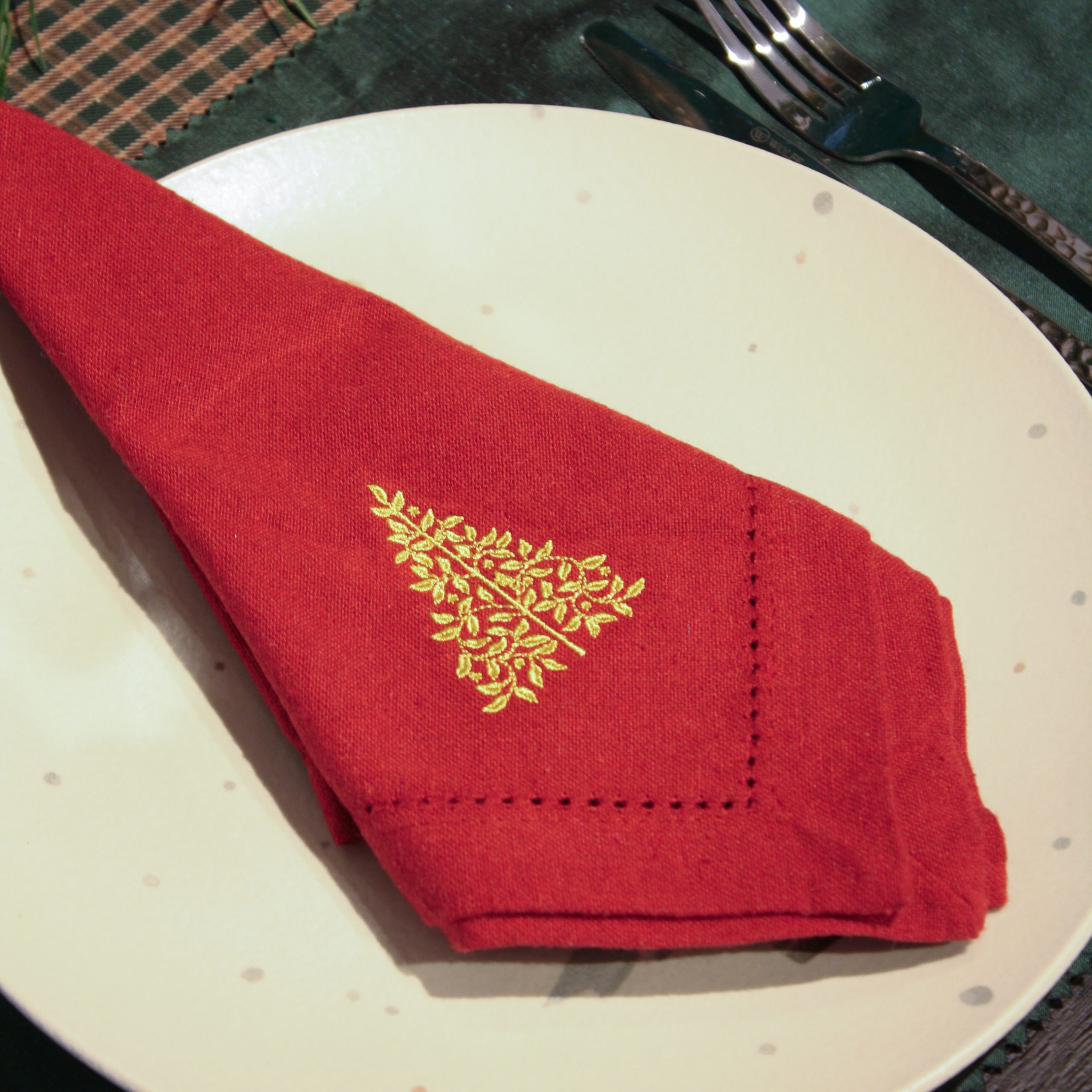 Guardanapo Algodão Ajour Vermelho Árvore 40cm - Image 1